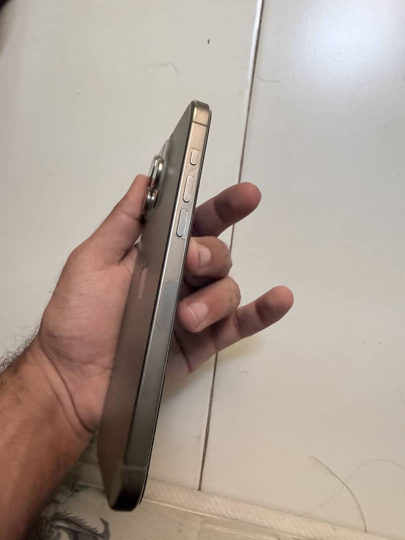 Apple iPhone 15 Pro Max 2