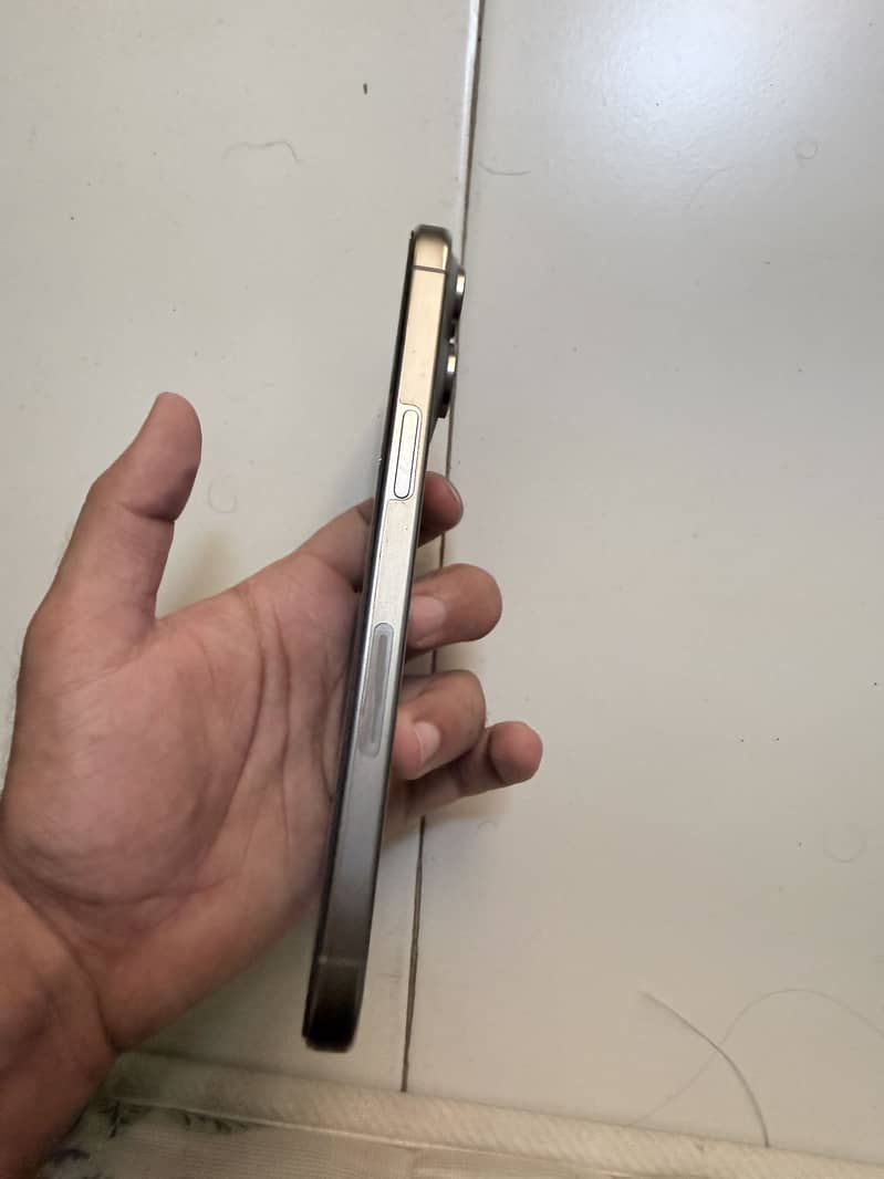Apple iPhone 15 Pro Max 4