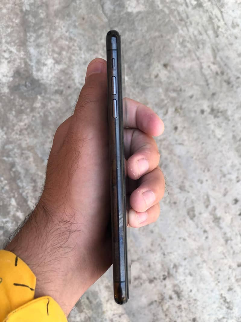 Apple iPhone Xmax 2