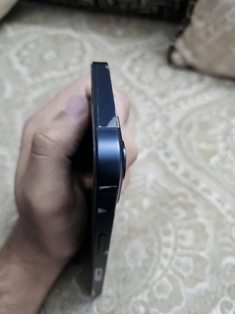 Apple iPhone 13 4