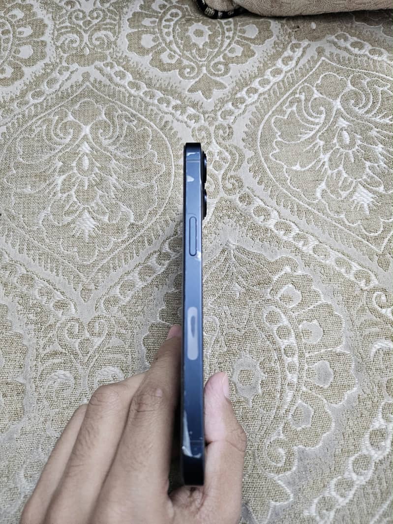Apple iPhone 13 5