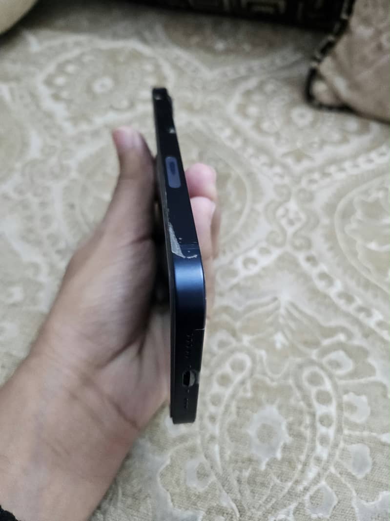 Apple iPhone 13 8