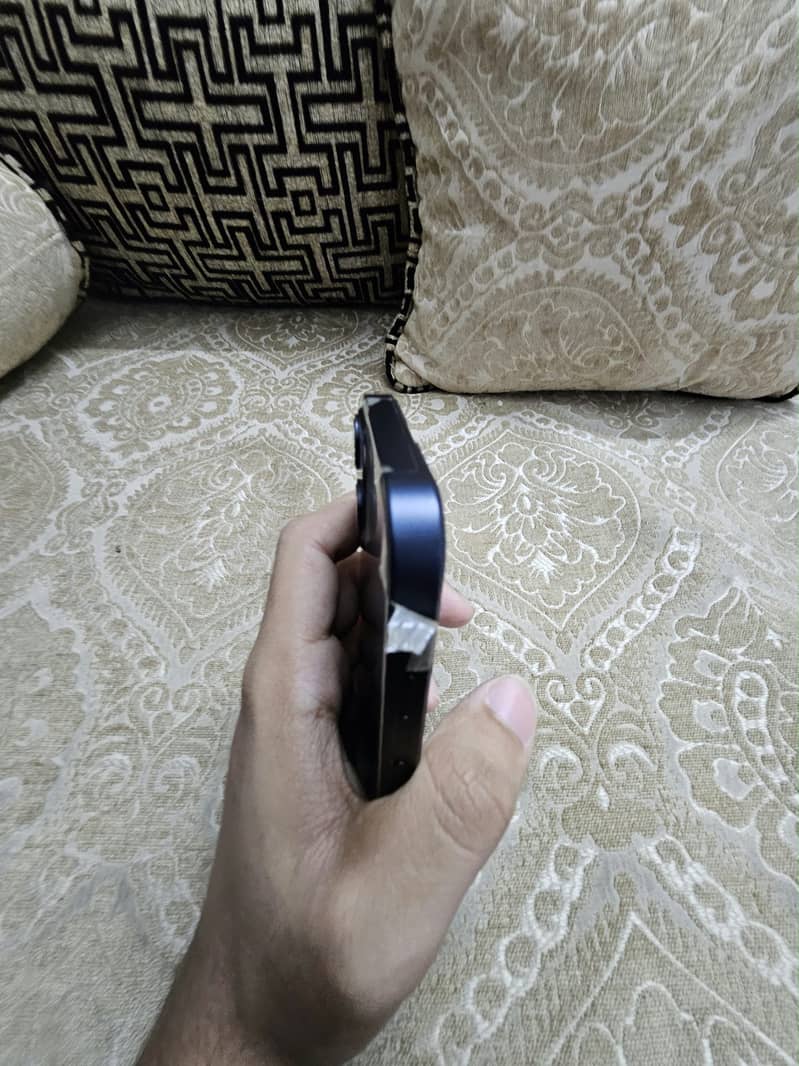 Apple iPhone 13 10