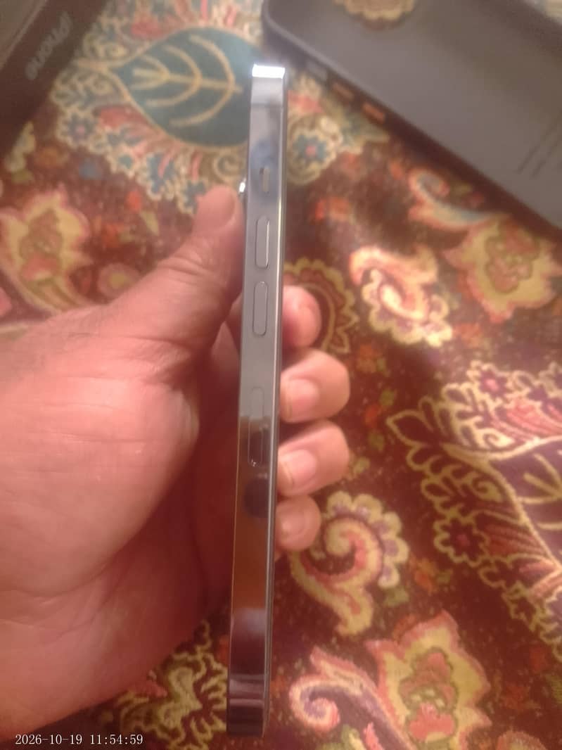 Apple iPhone 13 Pro 4