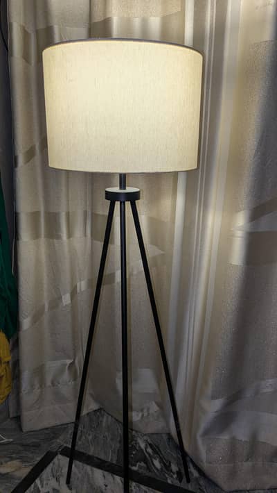 Elegant Living Room / Bedroom Standing Tripod Floor Lamp