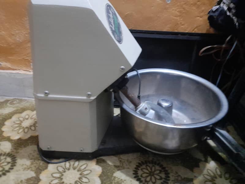 ata ghndne wali machine 1