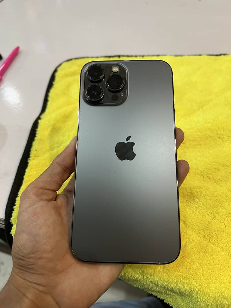 Apple iPhone 13 Pro Max 2