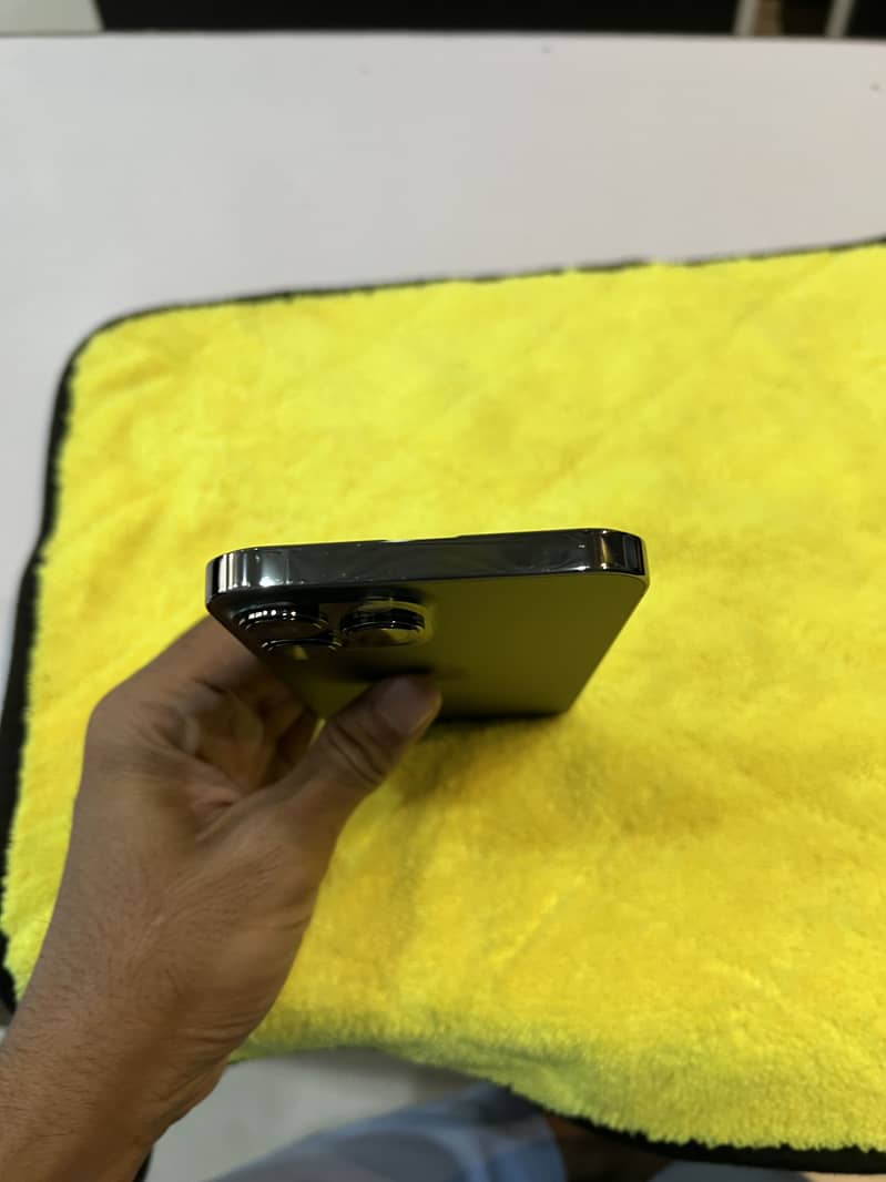 Apple iPhone 13 Pro Max 4