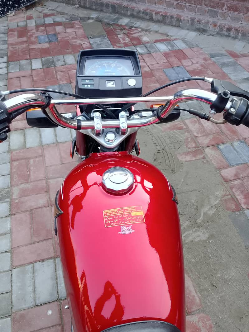 Honda CD70 4