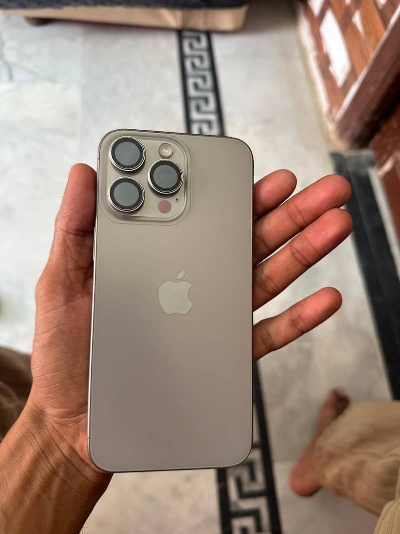 Apple iPhone 15 Pro Max 0