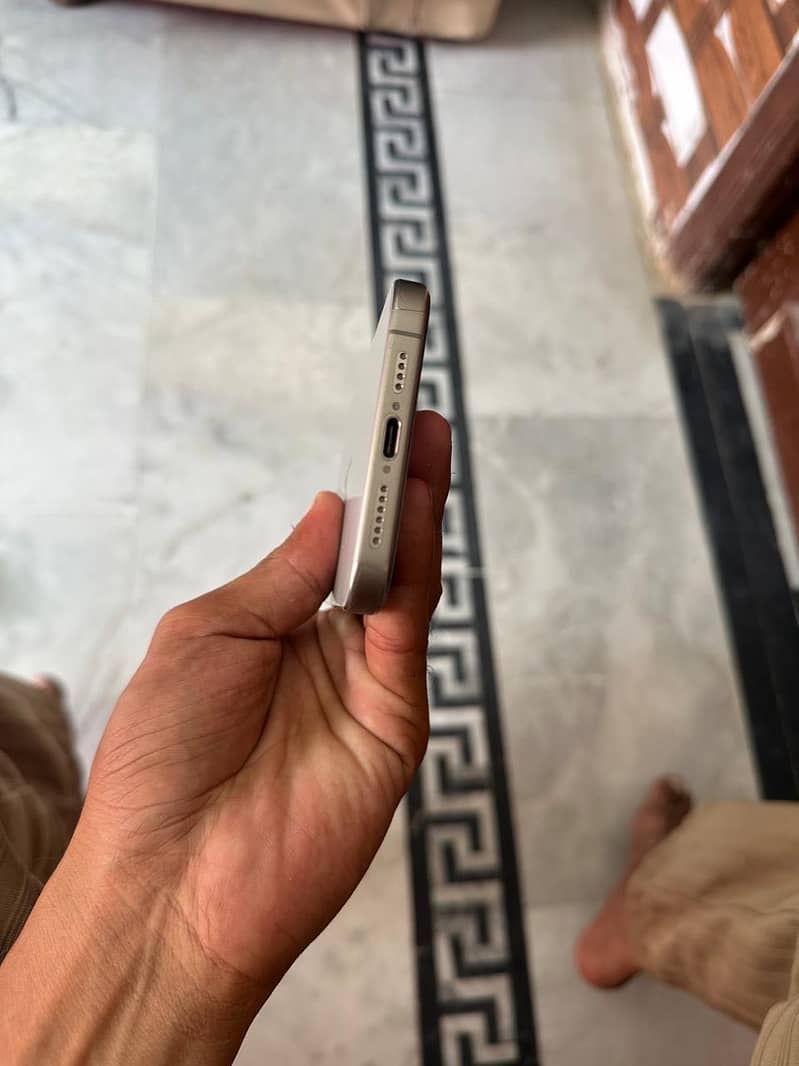 Apple iPhone 15 Pro Max 1
