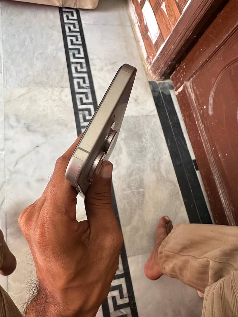 Apple iPhone 15 Pro Max 3