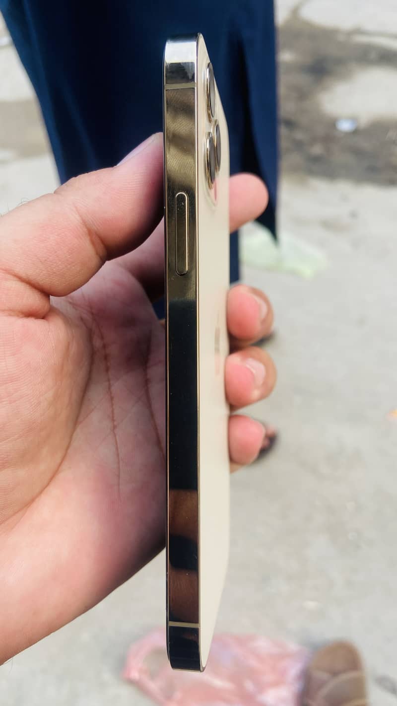 Apple iPhone 12 Pro 2