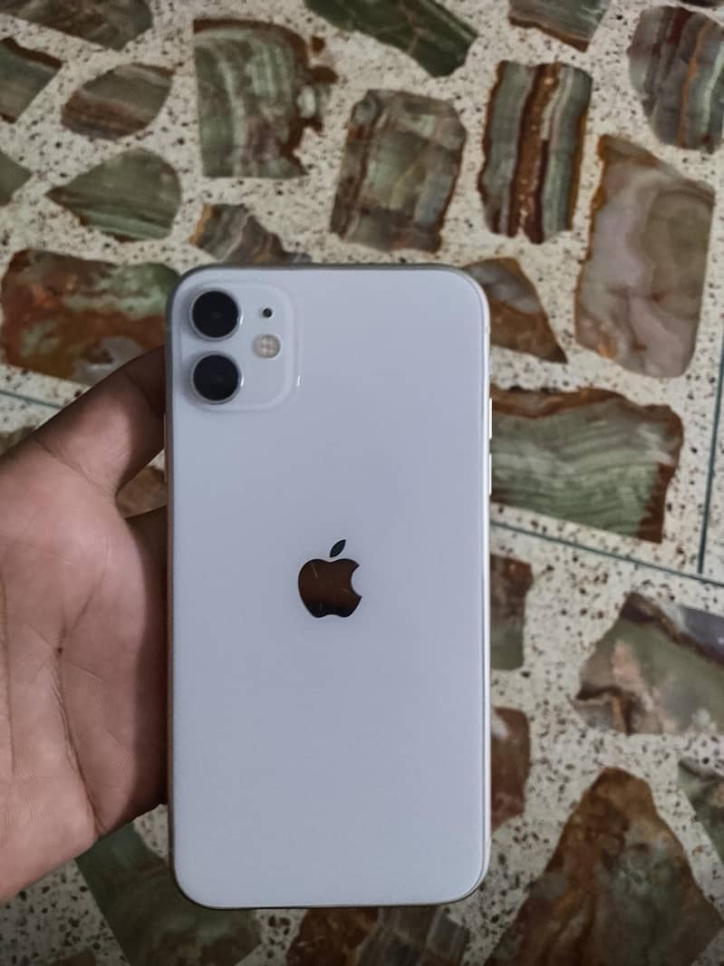 Apple iPhone 11 4