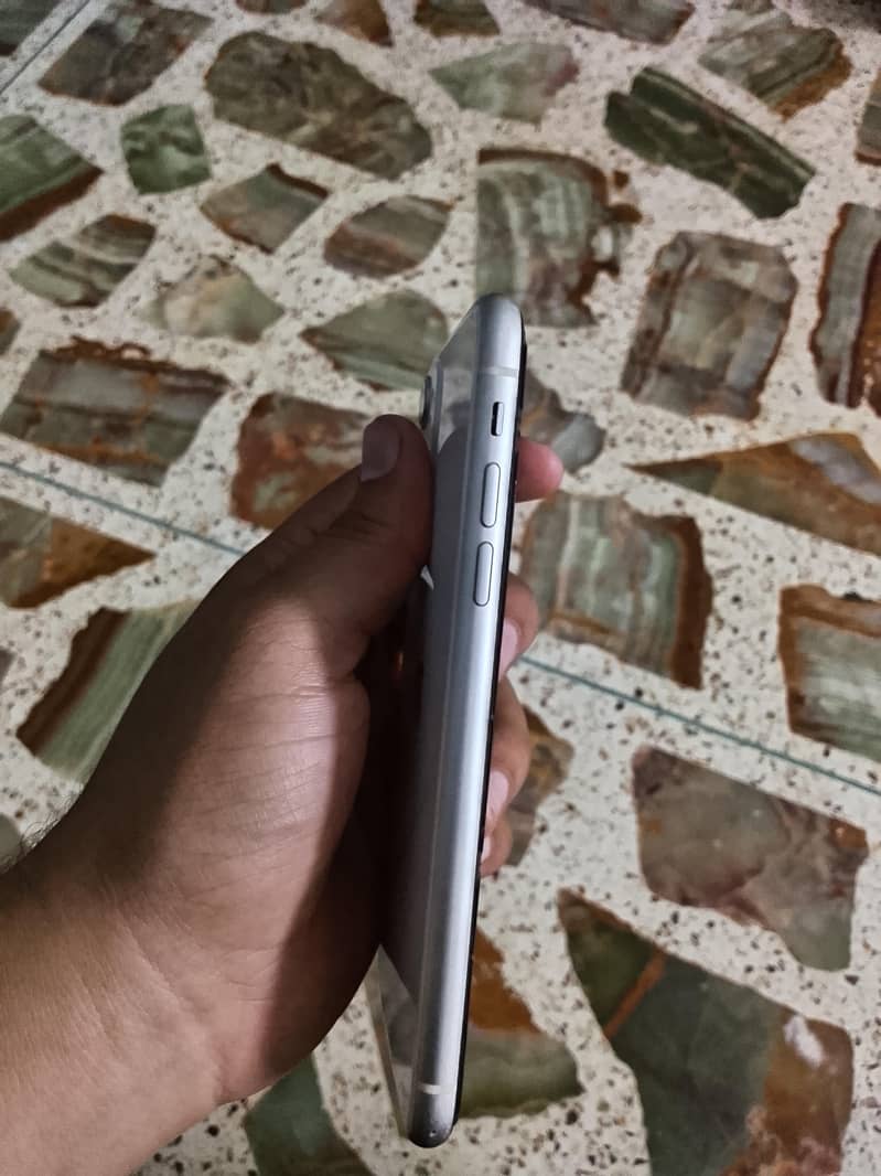Apple iPhone 11 5
