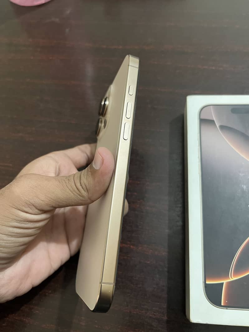 Apple iPhone 16 Pro Max 1