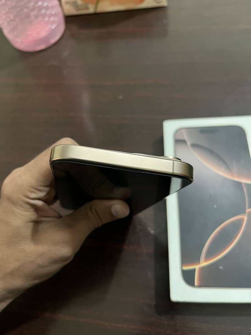 Apple iPhone 16 Pro Max 2