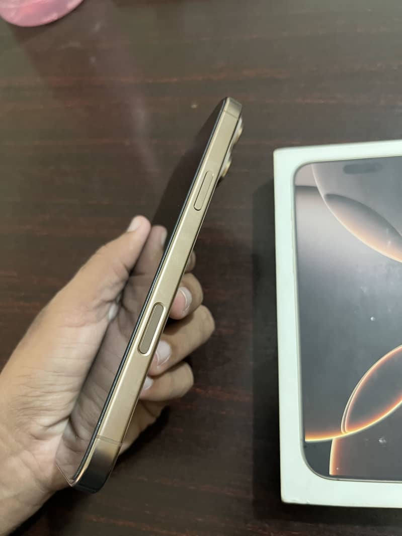 Apple iPhone 16 Pro Max 3