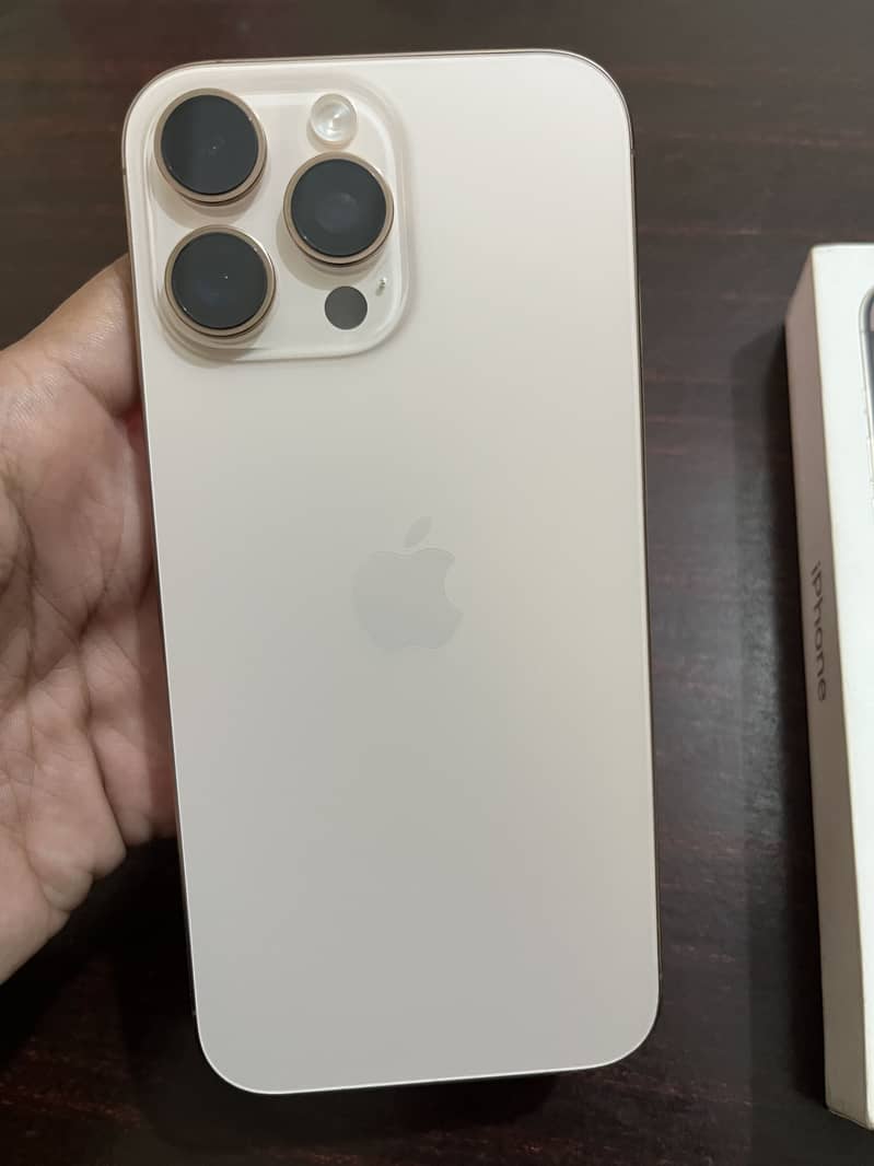 Apple iPhone 16 Pro Max 4