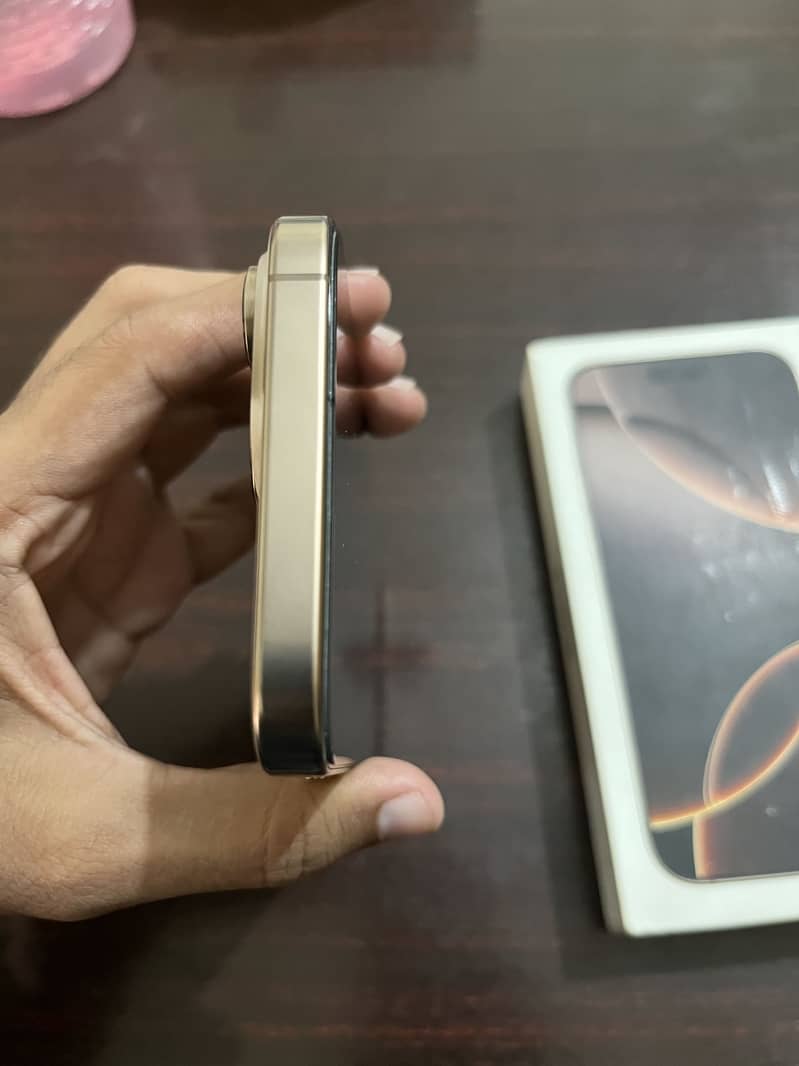 Apple iPhone 16 Pro Max 5