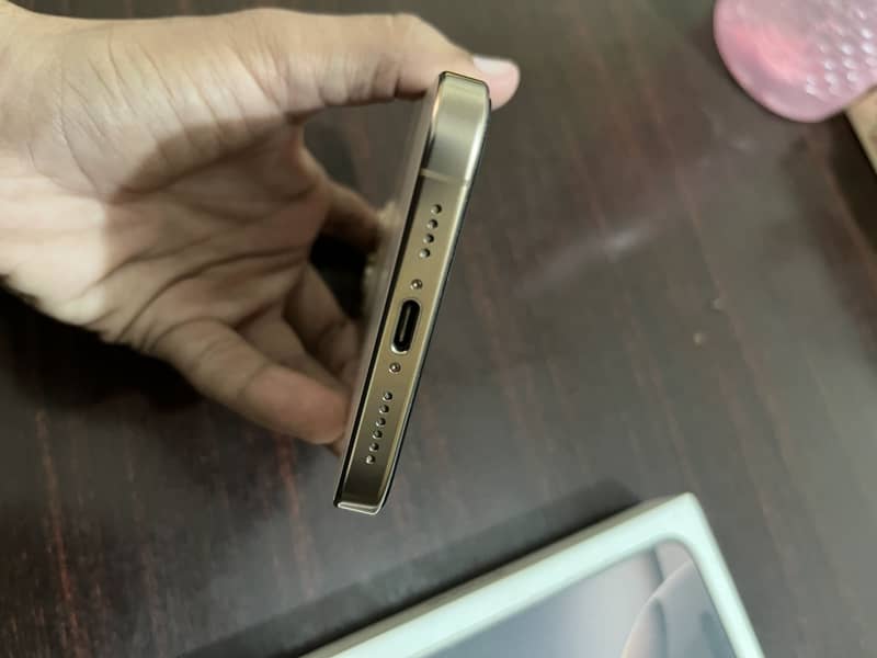Apple iPhone 16 Pro Max 6