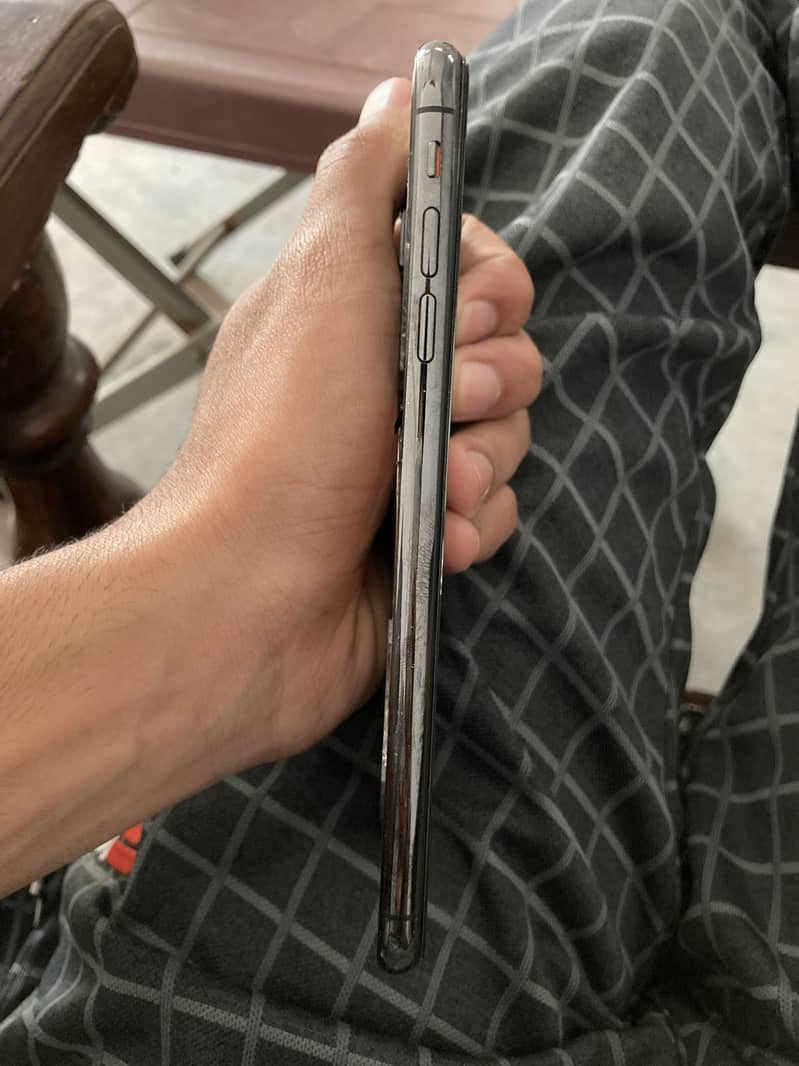 Apple iPhone XS Max 1