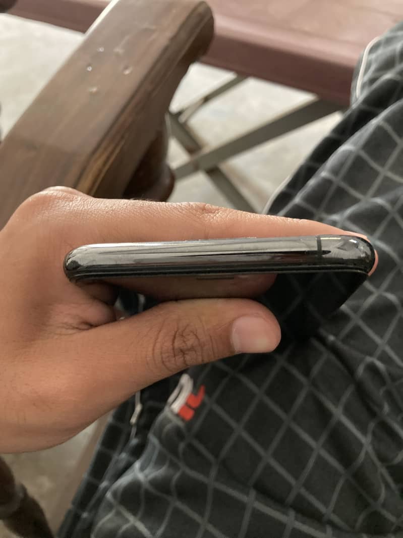 Apple iPhone XS Max 5