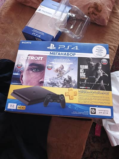 PlayStation 4 Slim 1 TB Limited Edition