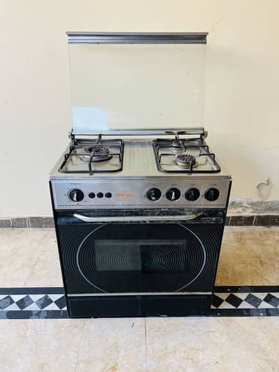 Gas cooking range & oven.