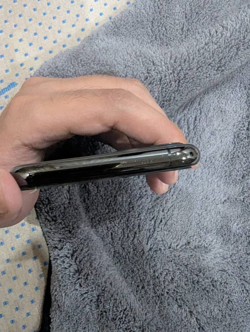 Apple iPhone 11 Pro 2