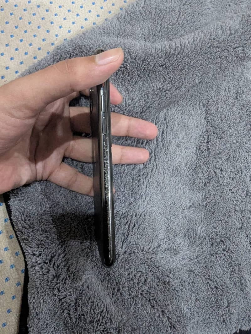 Apple iPhone 11 Pro 6