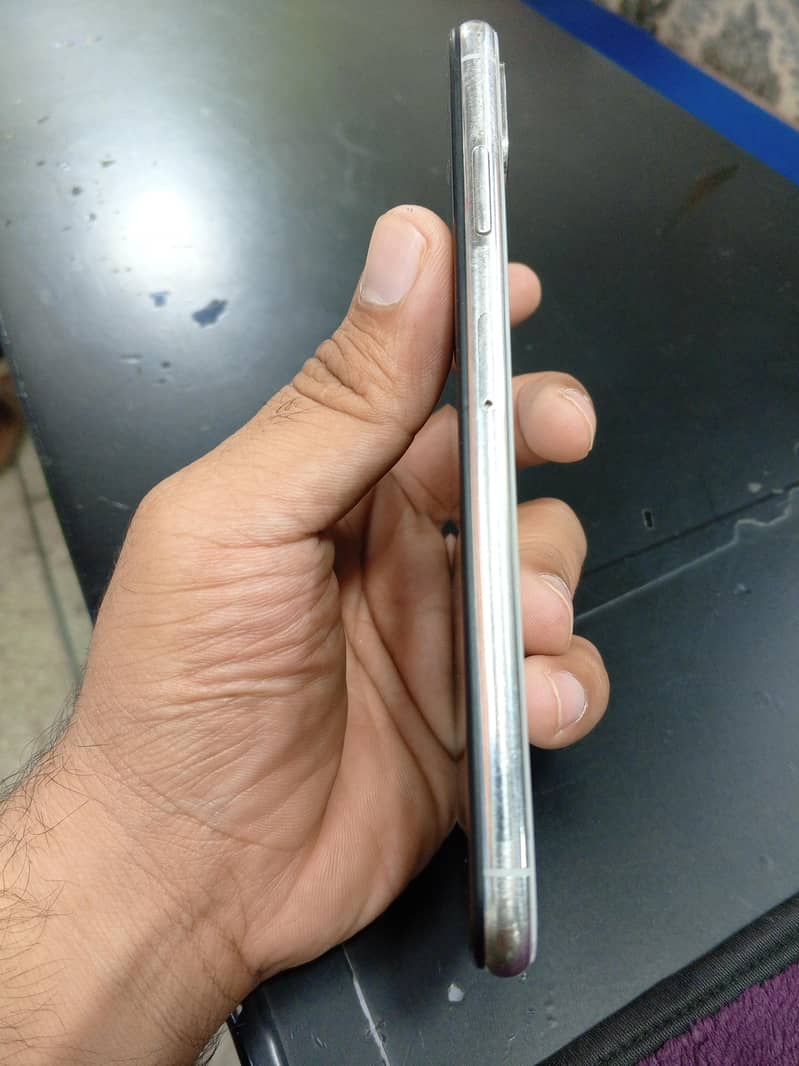 Apple iPhone XS Max 3