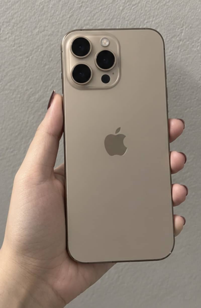 Apple iPhone 16 Pro Max 2