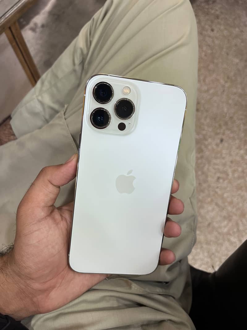 Apple iPhone 13 Pro Max 2