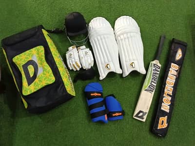 DANDELION COMPLETE CRICKET KIT - BRAND NEW - NEVER USED (under 12-15)
