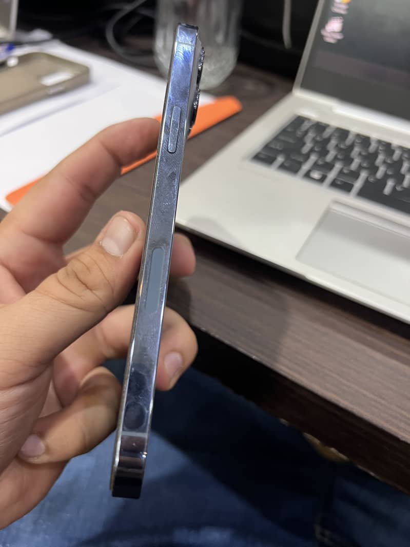 Apple iPhone 13 Pro Max 2