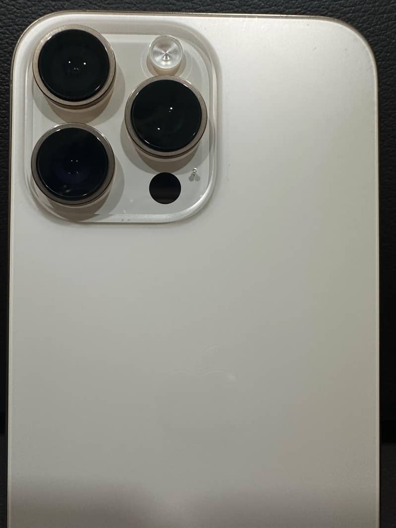 Apple iPhone 16 Pro Max 0