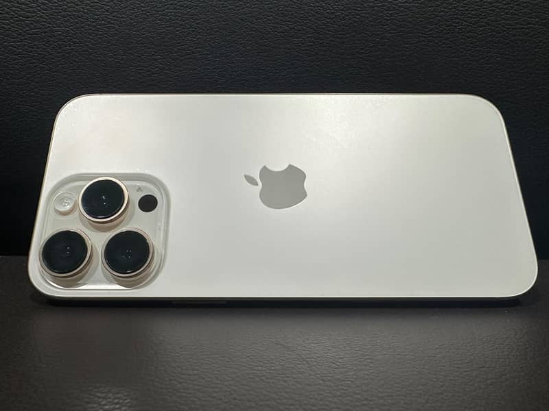 Apple iPhone 16 Pro Max 1