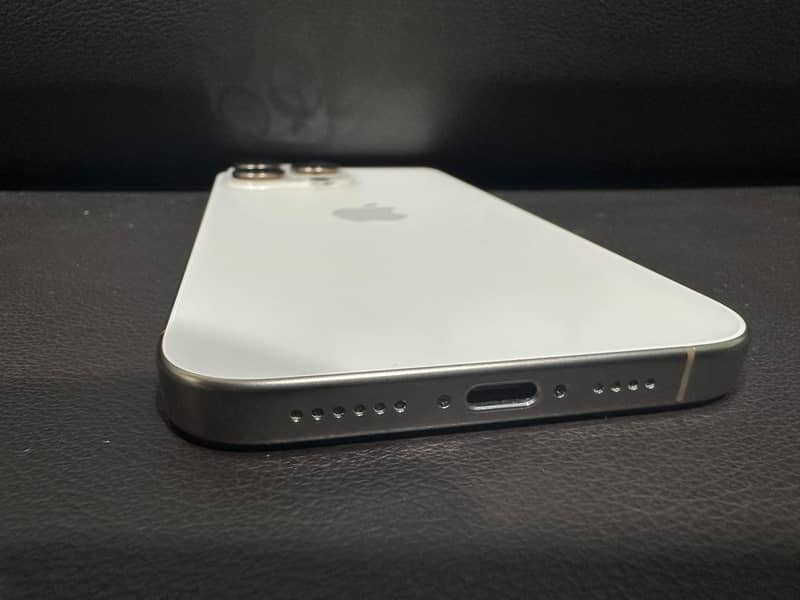 Apple iPhone 16 Pro Max 3
