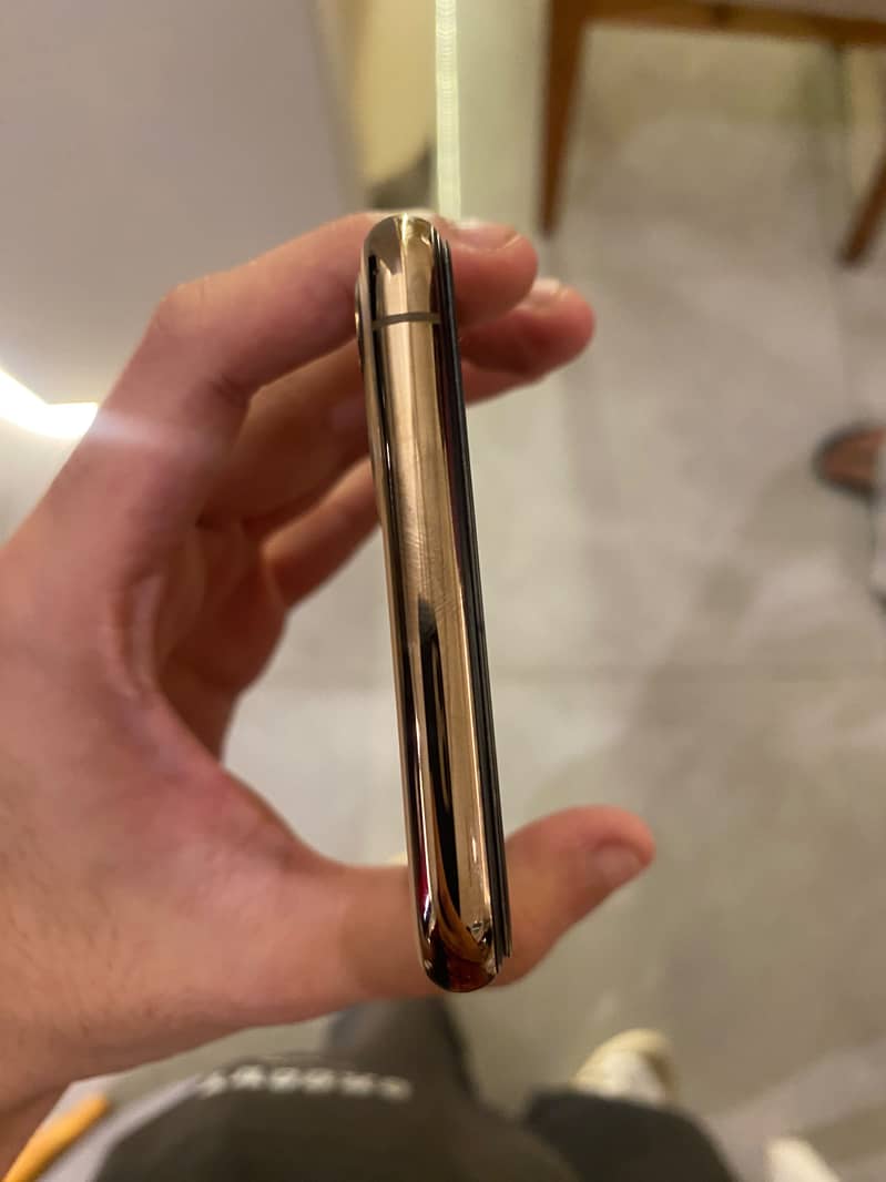 Apple iPhone 11 Pro Max 2