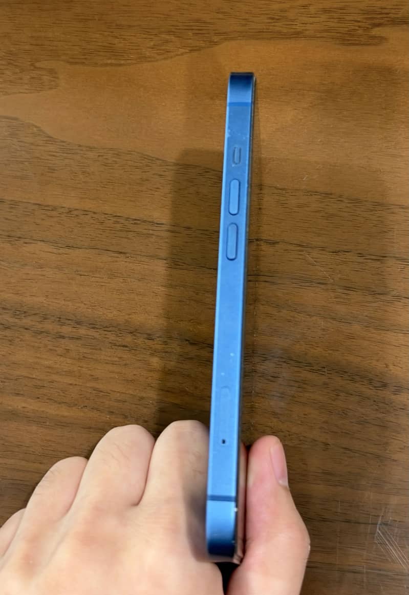 Apple iPhone 13 4