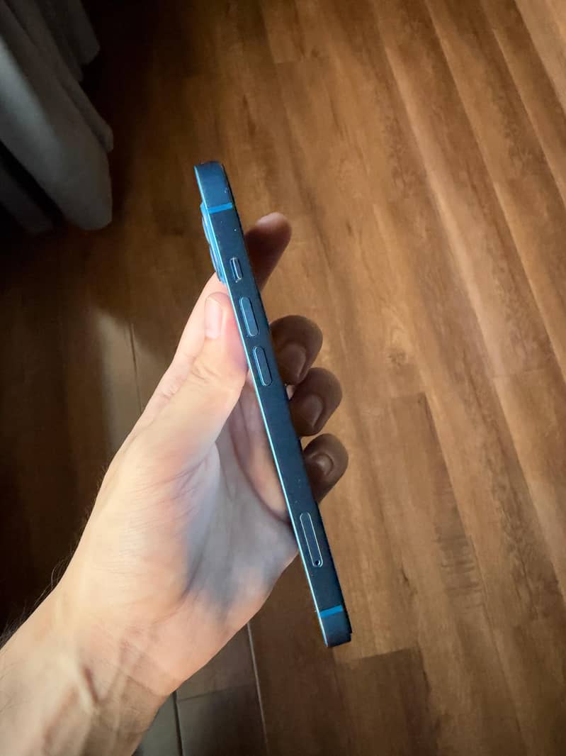 Apple iPhone 13 5
