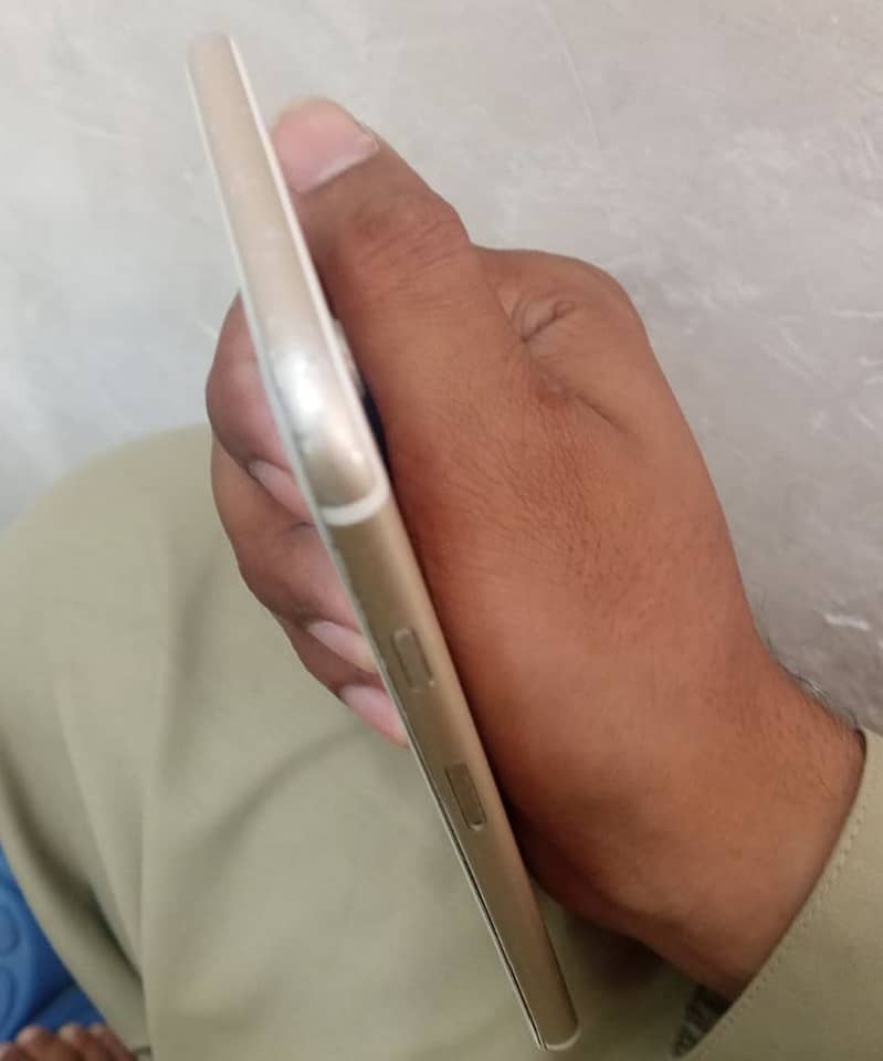 Apple iPhone 6S Plus 2