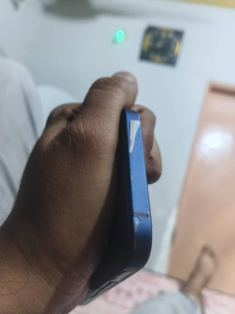 Apple iPhone 12 1