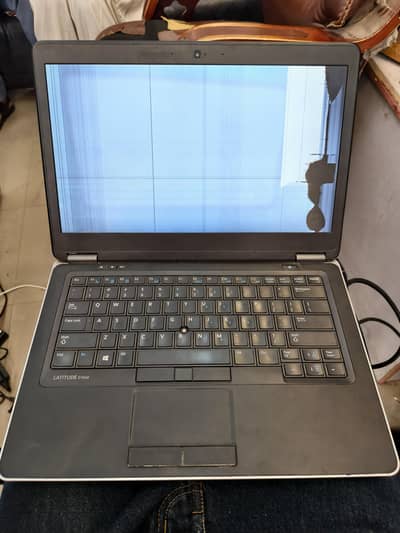 Dell Lattitude E7440  screen break