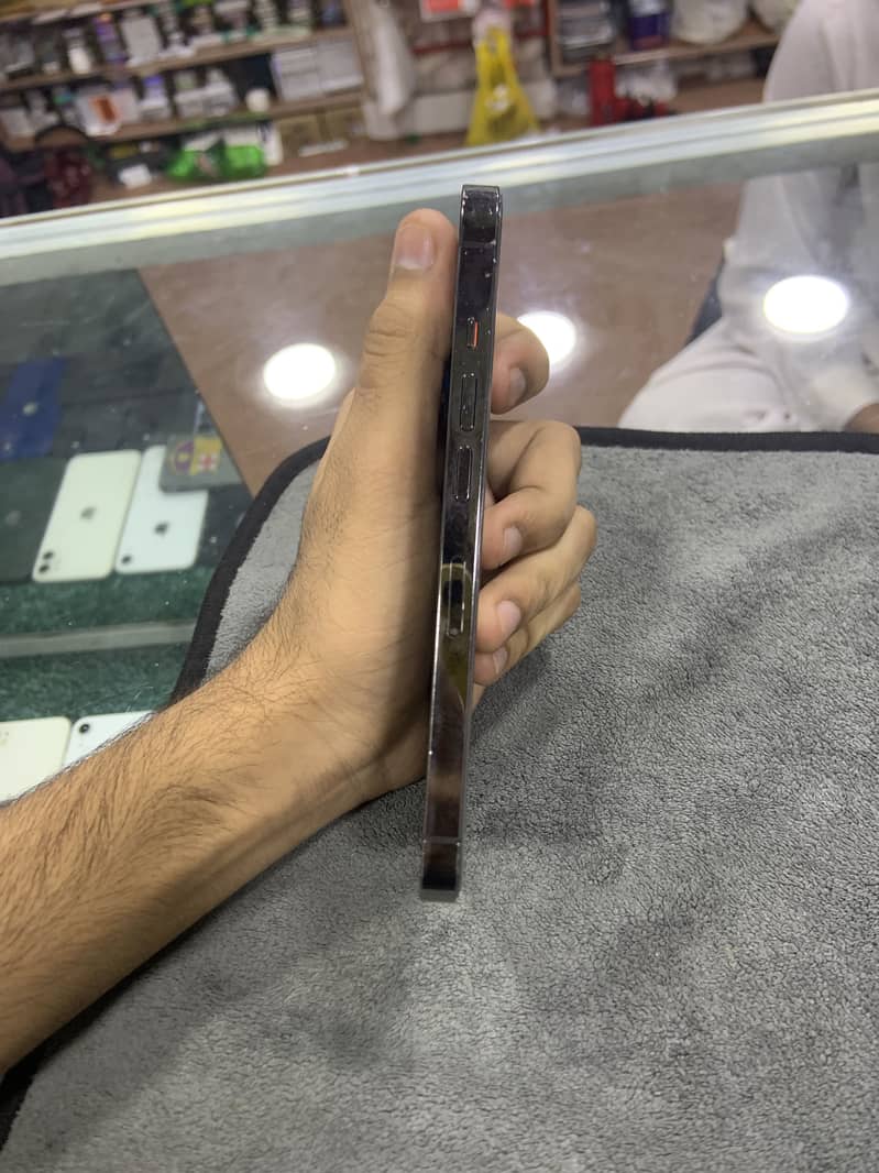 Apple iPhone 13 Pro 2