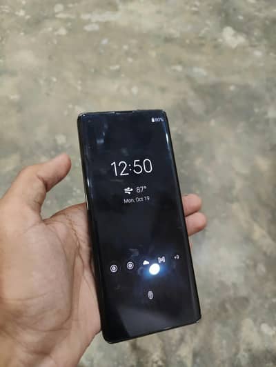Motorola Edge Plus only 4 ya 5 choty dots Jo 1 Saal Sy hai