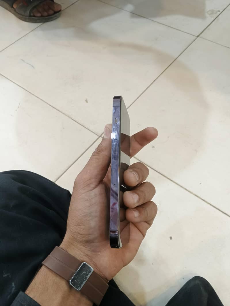 Apple iPhone 14 Pro 3