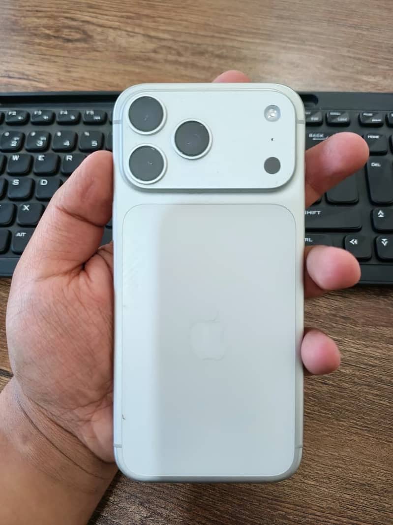 Apple iPhone 17 Pro Max 2