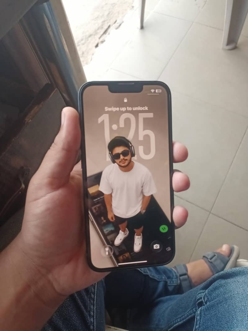 Apple iPhone 13 6